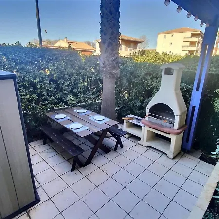 Petit Pavillon Pour 6 Personnes Dans Avec Piscine Semesterbostad *