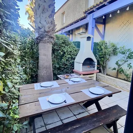 Petit Pavillon Pour 6 Personnes Dans Avec Piscine Semesterbostad